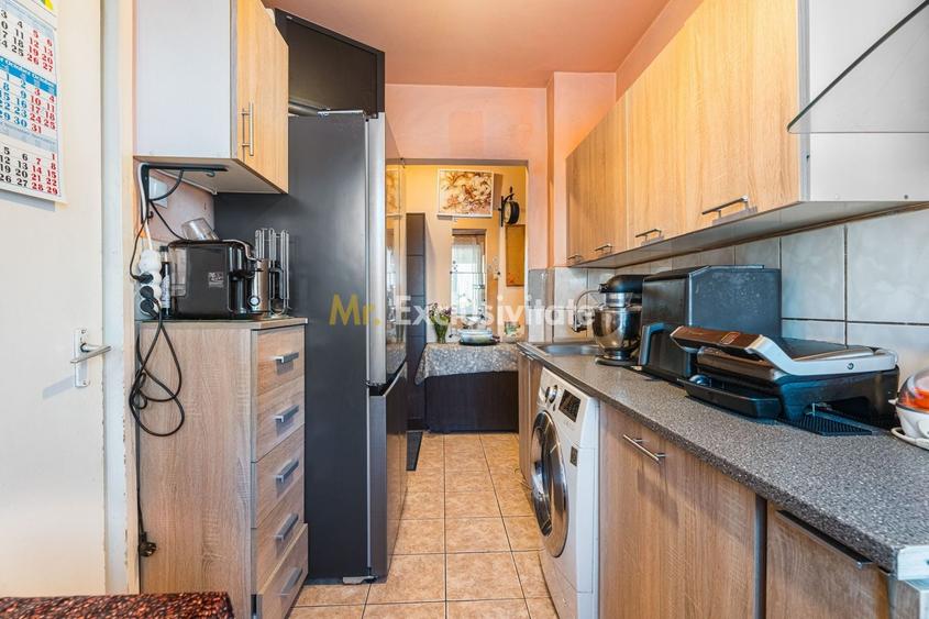 Apartament cu 3 camere semidecomandat în Crângași