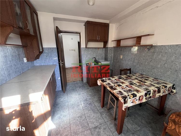 Casă cu 5 camere cu Teren 1623 Mp în Central