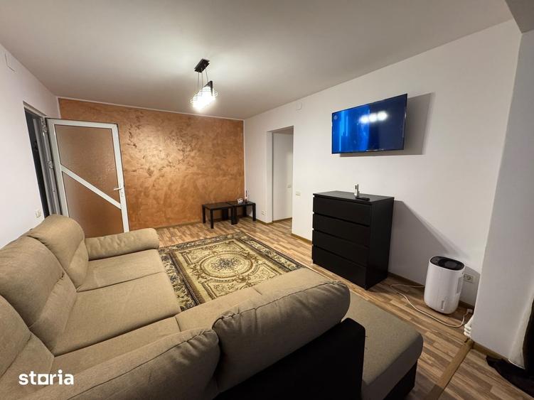 Apartament cu 2 camere semidecomandat în Podu Roș