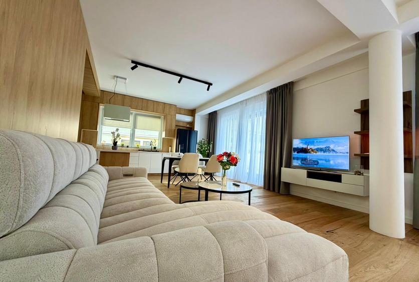 Apartament cu 4 camere decomandat, mobilat în Iancu Nicolae