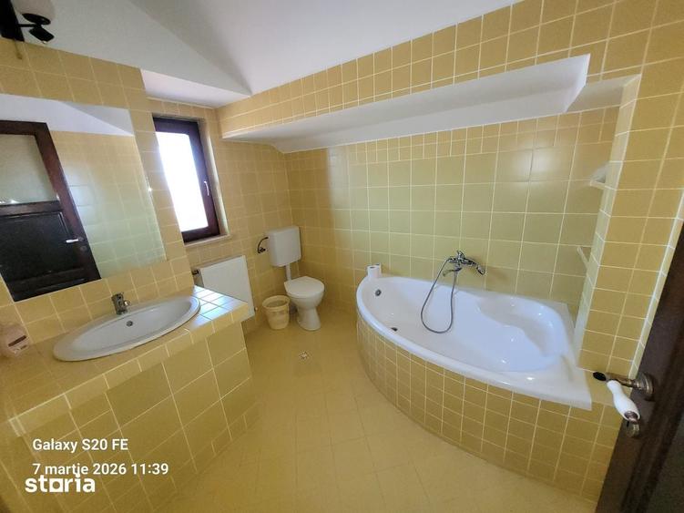 Casă cu 4 camere cu Teren 1200 Mp în Sadu