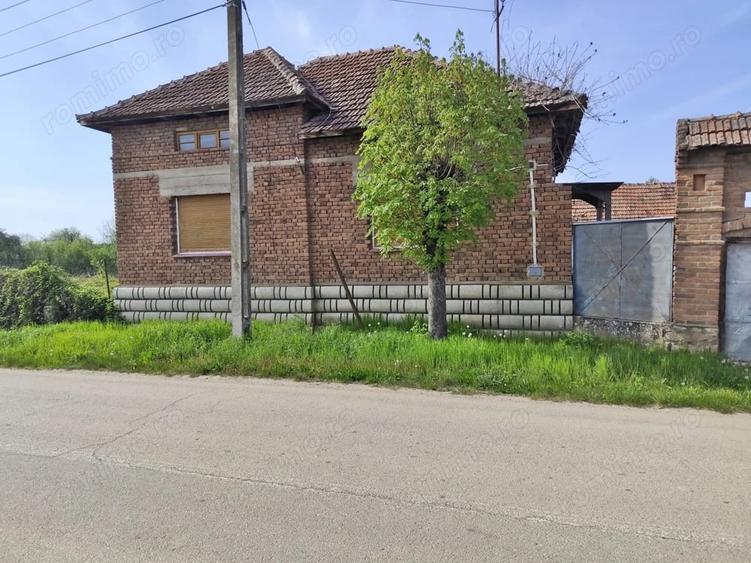 Casă cu 4 camere cu Teren 4122 Mp în Petid
