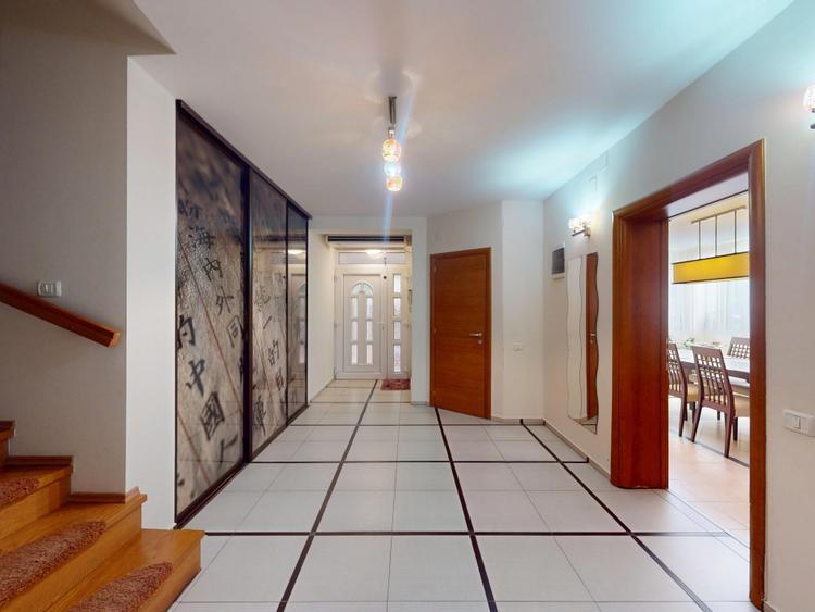 Casă individuală cu 5 camere cu Piscina în Lipovei