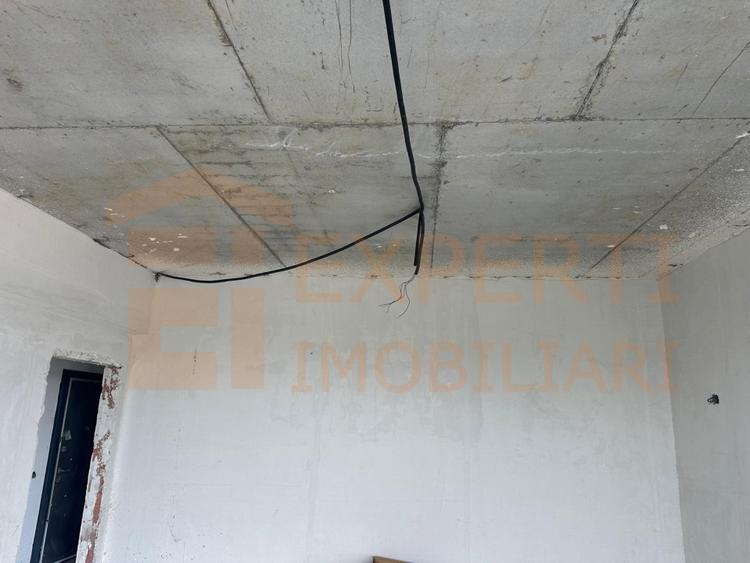 Apartament cu 2 camere decomandat în Far