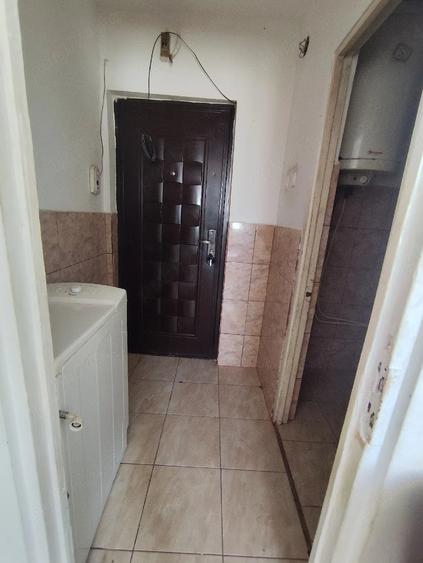 Garsonieră decomandată în Central