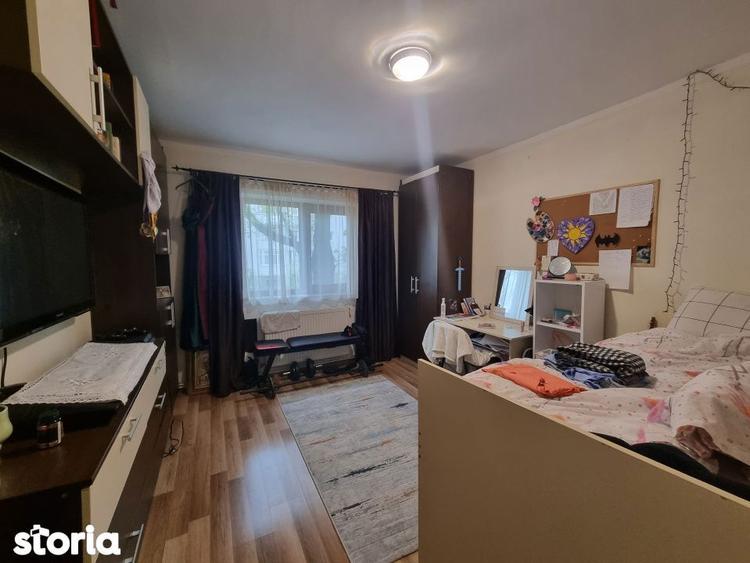 Apartament cu 3 camere decomandat, mobilat în Mioriței