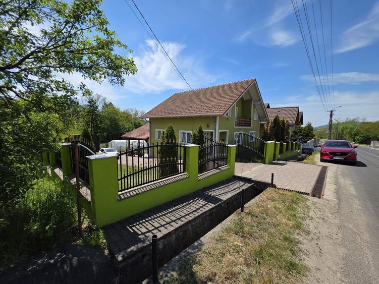 Casă cu 4 camere în Călinești-Oaș