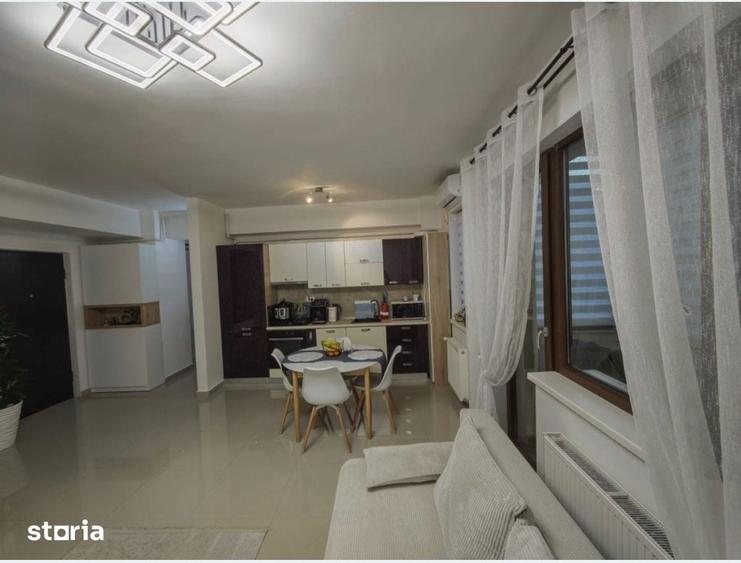 Apartament cu 3 camere semidecomandat în Mărășești