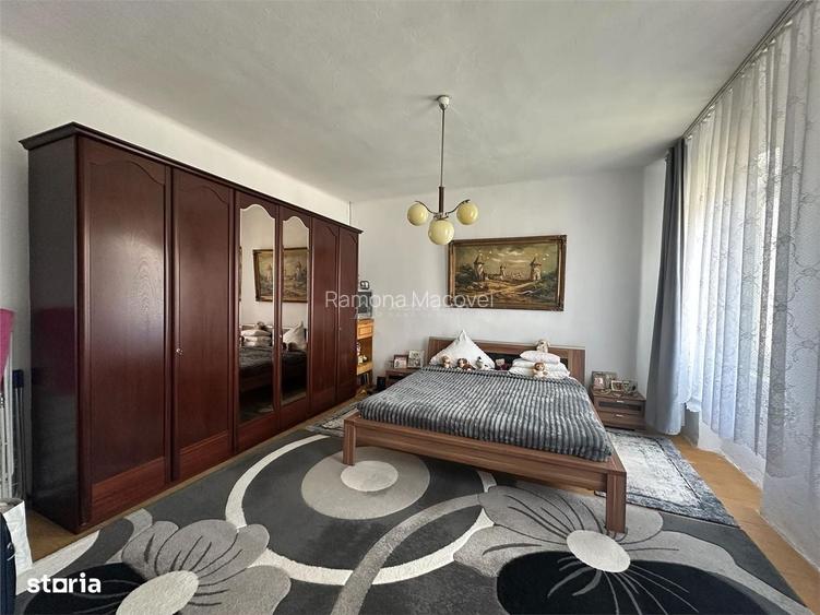 Bocsa Montana, Casa mare la strada principala