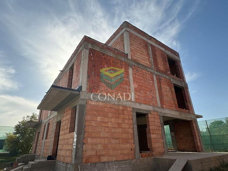 Duplex cu 4 camere cu Canalizare în Tunari