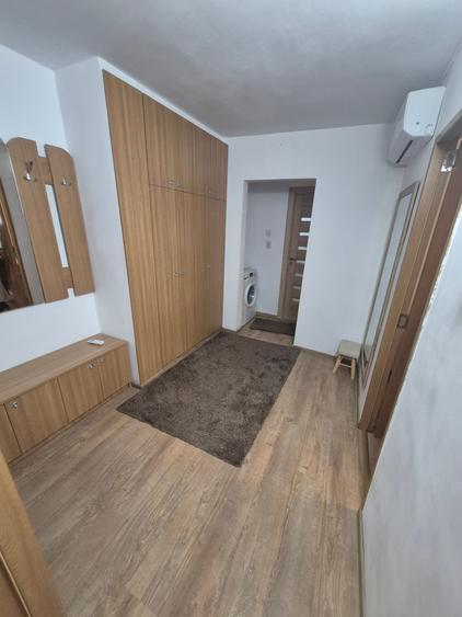 Apartament cu 2 camere decomandat în Girocului