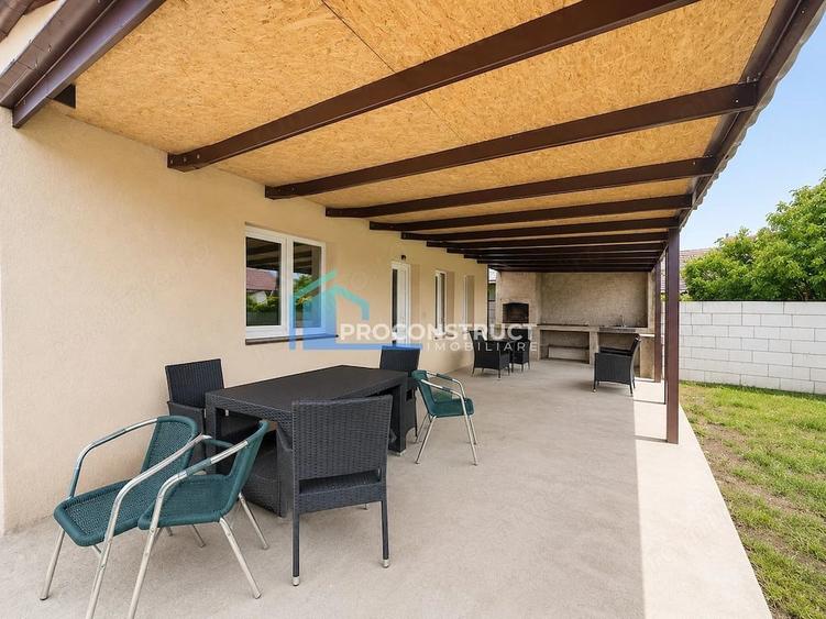 Casă cu 5 camere cu Teren 487 Mp în Plopi