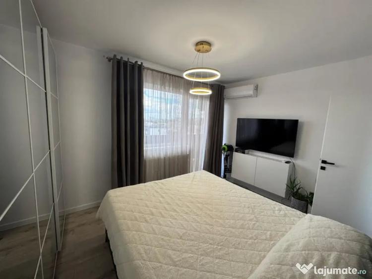 Apartament cu 3 camere semidecomandat în Dâmbul Rotund