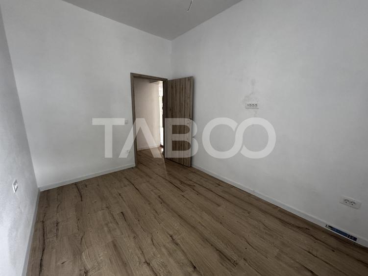 Apartament cu 3 camere semidecomandat în Piața Cluj