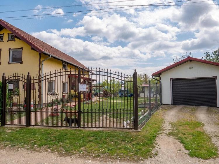 Casă cu 5 camere cu Teren 1450 Mp în Central