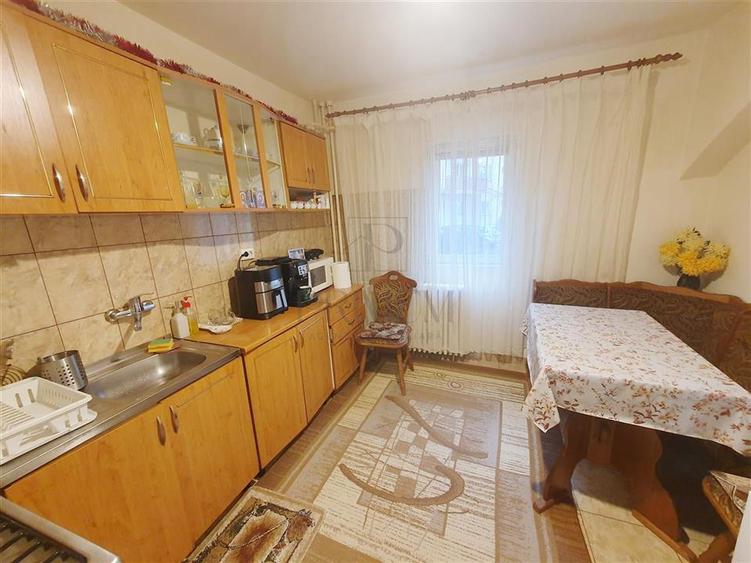 Apartament cu 3 camere decomandat în Girocului