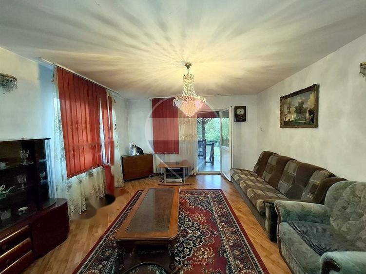 Casă individuală cu 7 camere cu Teren 826 Mp în Provița de Jos