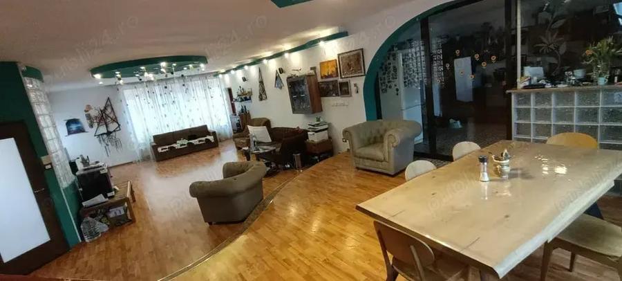 Casă cu 6 camere cu Teren 402 Mp în Central