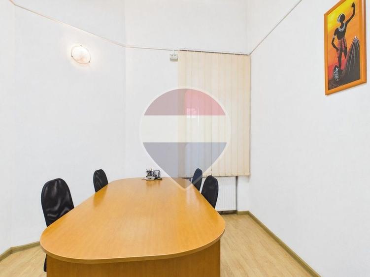 Casă individuală cu 6 camere cu Teren 132 Mp în Gara de Nord