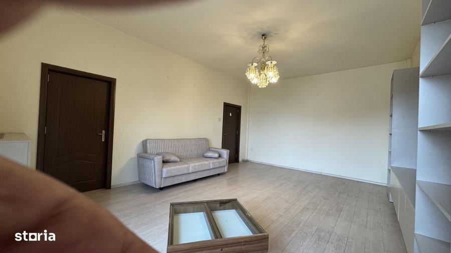 Apartament cu 2 camere decomandat în Polonă