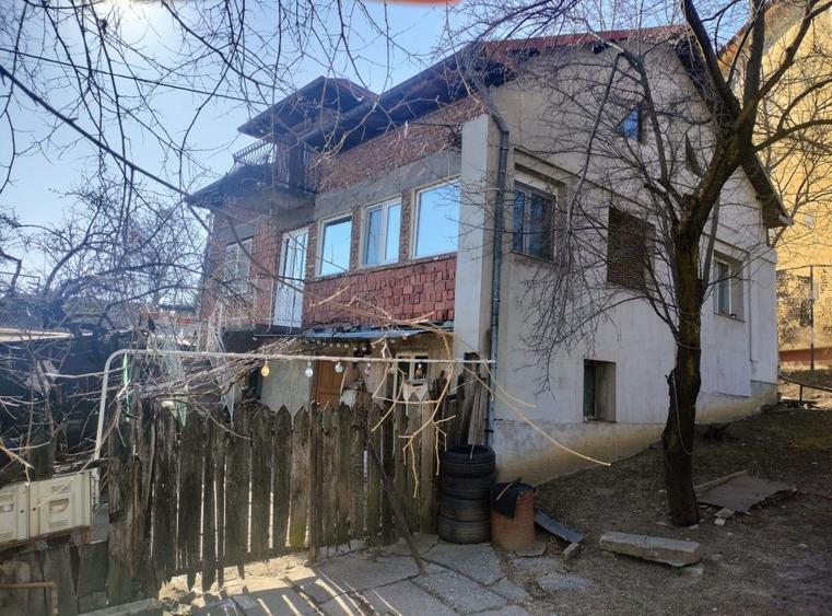 Casă cu 4 camere în Mărăcineni