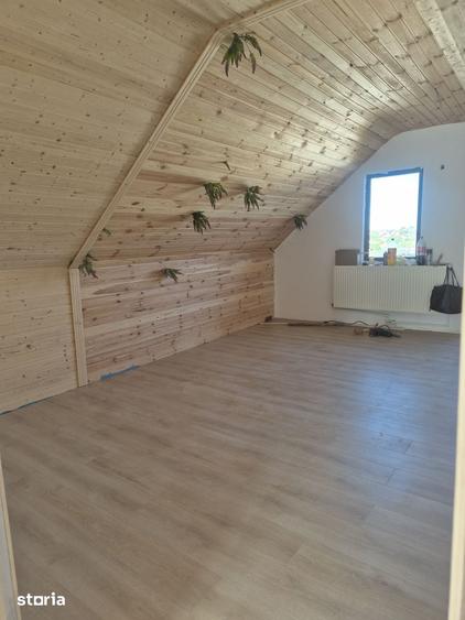 Casă cu 4 camere cu Teren 200 Mp în Lumina