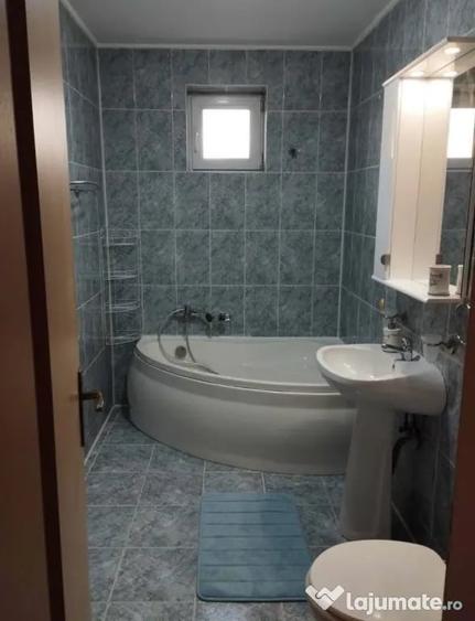 Apartament cu 3 camere decomandat în Cetate