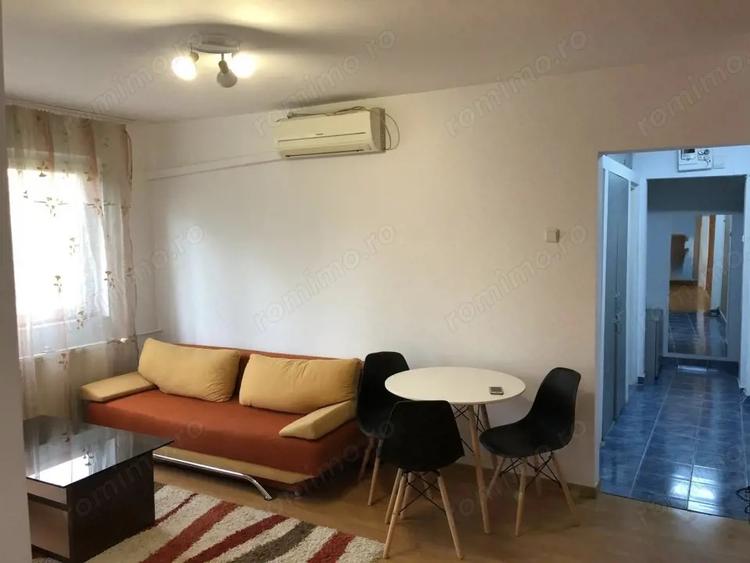 Apartament cu 3 camere semidecomandat, mobilat în Bucovina