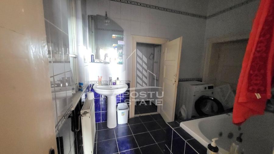 Casă individuală cu 6 camere cu Canalizare în Central