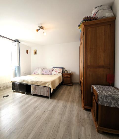 Casă cu 2 camere cu Teren 524 Mp în Poienarii Burchii