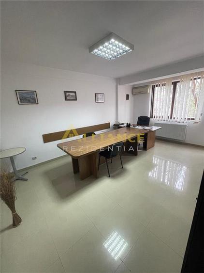 Birou, de 115 mp, în Central