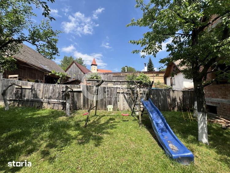 Casă cu 6 camere cu Teren 374 Mp în Central
