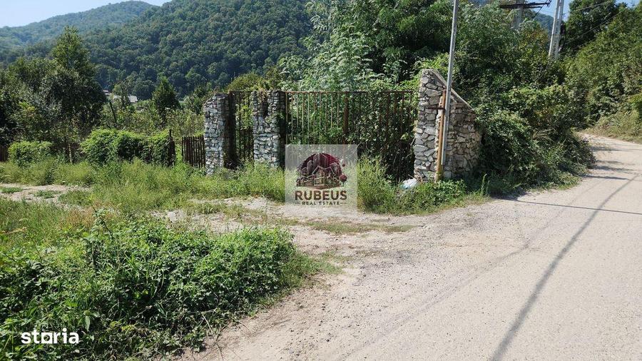 Teren de 2580 mp, în Dubova