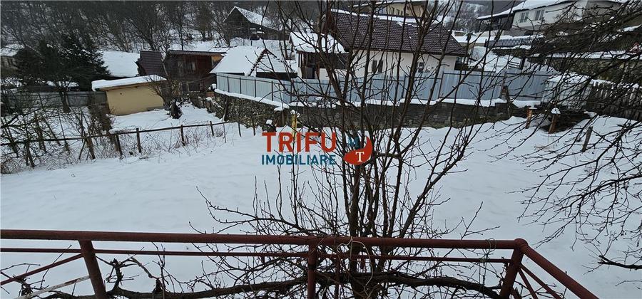 Casă individuală cu 8 camere cu Garaj în Ampoița