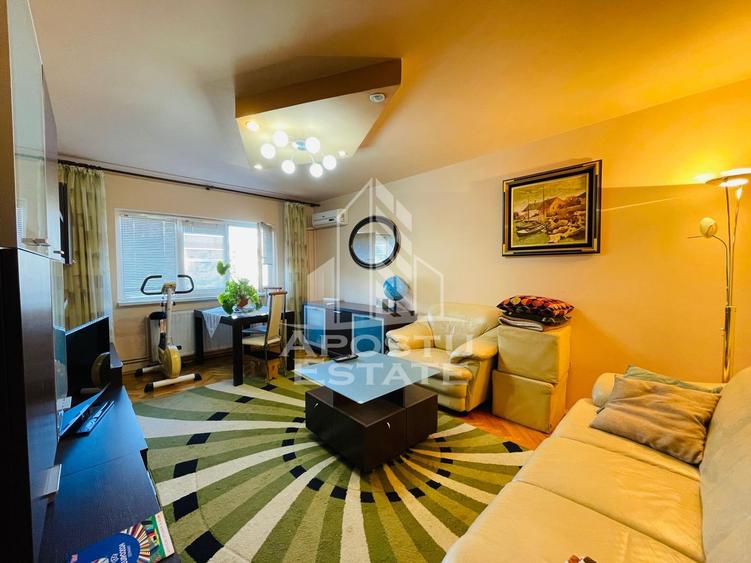 Apartament cu 3 camere decomandat în Miron Costin