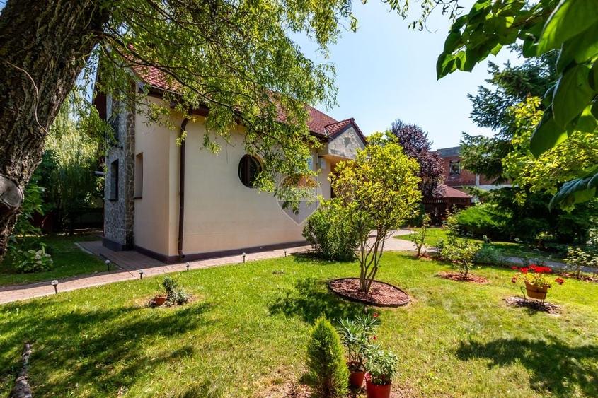 Casă individuală cu 6 camere cu Teren 850 Mp în Corbeanca