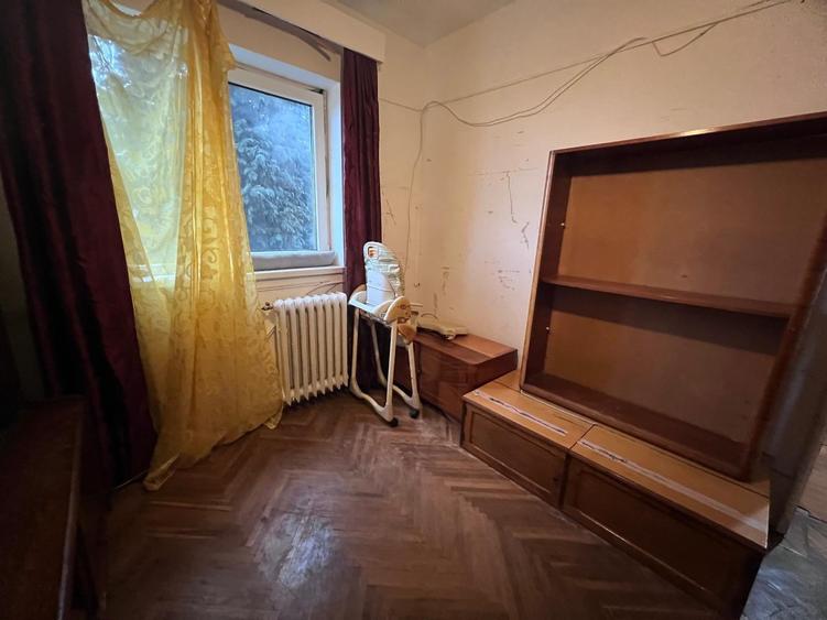 Apartament cu 3 camere decomandat în Minerul