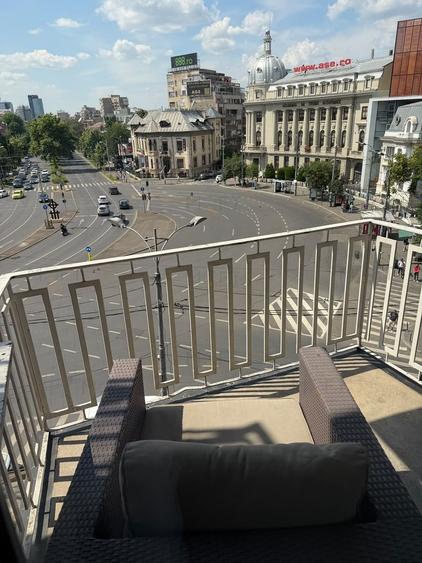 Apartament cu 3 camere semidecomandat în P-ța Romană