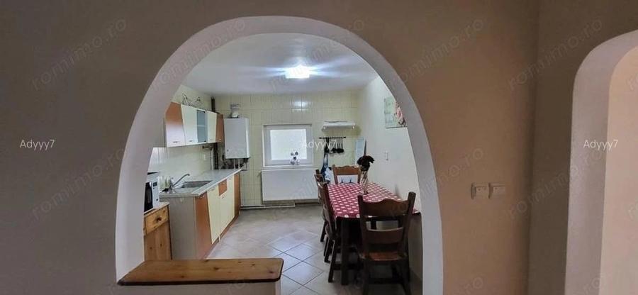 Casă individuală cu 5 camere cu Teren 2500 Mp în Central
