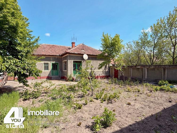 Casă cu 3 camere cu Teren 2114 Mp în Central