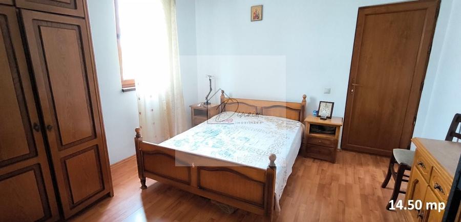 Casă individuală cu 7 camere cu Canalizare în Central