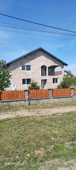 Casă cu 4 camere în Sasca Nouă