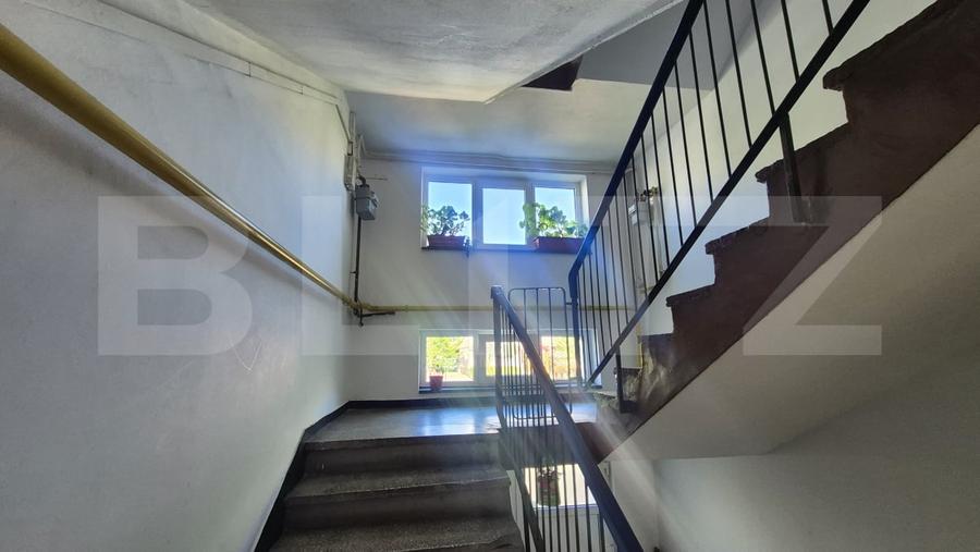 Apartament cu 4 camere semidecomandat, mobilat în Micro 17