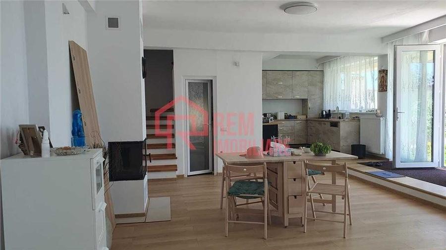 Casă cu 4 camere în Central