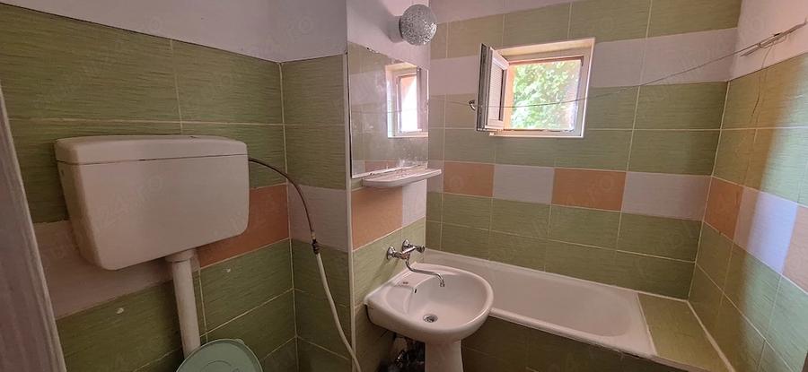 Apartament cu 3 camere decomandat în Vitrometan