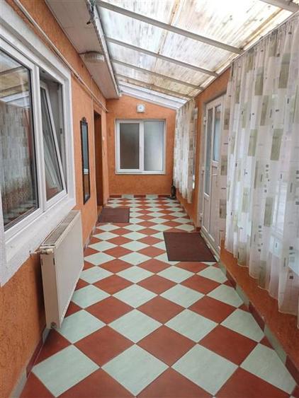 Casă individuală cu 6 camere cu Canalizare în Nord-Est