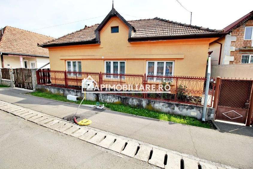 Casă individuală cu 3 camere cu Canalizare în Unirii