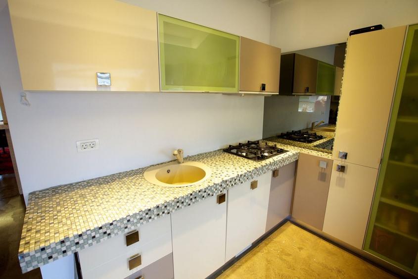 Apartament cu 5 camere decomandat, mobilat în Central