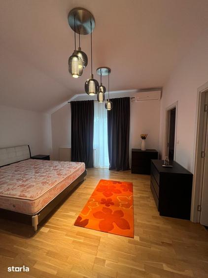 Casă cu 5 camere cu Canalizare în Central
