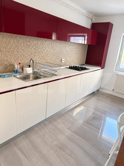 Apartament cu 3 camere decomandat, mobilat în Central